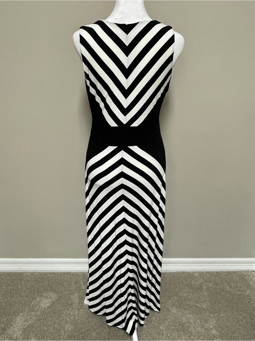 Calvin Klein Black and White Chevron Stripe Maxi Dress Size 4 - Picture 10 of 16
